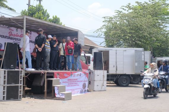Bea Cukai Malang dan Banda Aceh Gelar Operasi Pasar untuk Berantas Rokok Ilegal - JPNN.COM