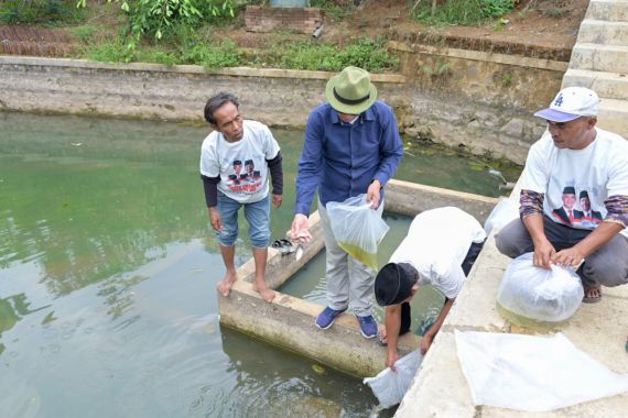 Sahabat Sandiaga Dulur Galuh Babarengan Ganjar Gelar Pelatihan Budi Daya Ikan Air Tawar - JPNN.COM