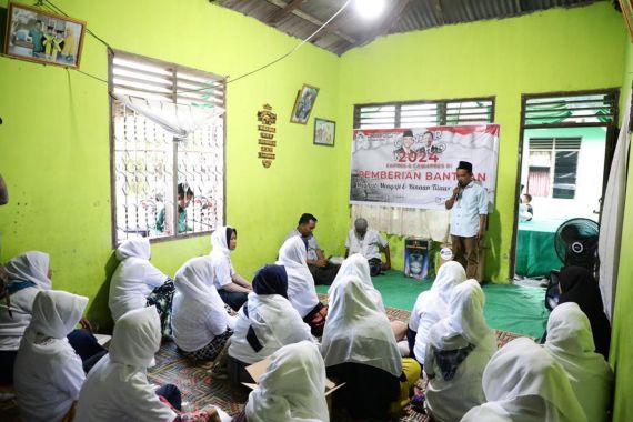 Tuan Guru Sahabat Ganjar Bantu Fasilitas Belajar untuk Komunitas Maghrib Mengaji di Deli Serdang - JPNN.COM