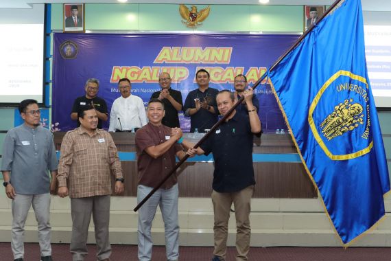 Terpilih Jadi Ketua Ikatan Alumni Fakultas Teknik UB Malang, Iwan Suprijanto Siap Lakukan Ini - JPNN.COM