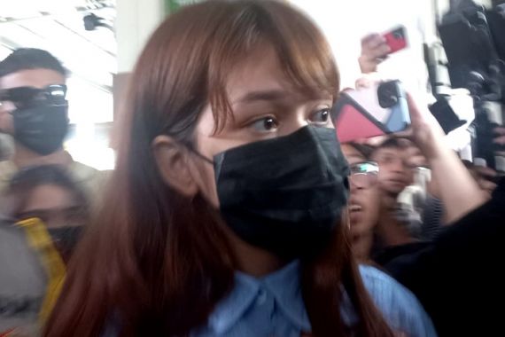 Rebecca Klopper Jalani Sidang di PN Jakarta Selatan, Fadly Faisal Mendampingi - JPNN.COM