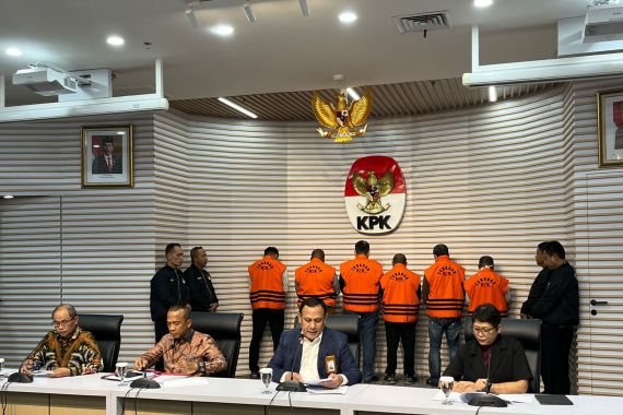 KPK Tetapkan Pj Bupati Sorong hingga Kepala BPK Papua Barat jadi Tersangka - JPNN.COM