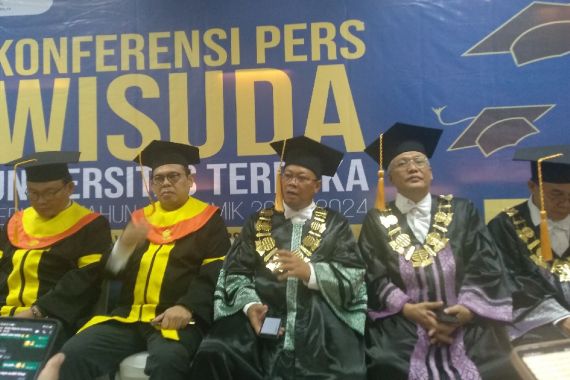 Ternyata Ini Alasan Para Profesor & Doktor Kuliah S1 di UT - JPNN.COM