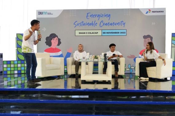 Dukung Sekolah Energi Berdikari, Pertamina Beri Bantuan Solar Panel untuk SMAN 3 Cilacap - JPNN.COM