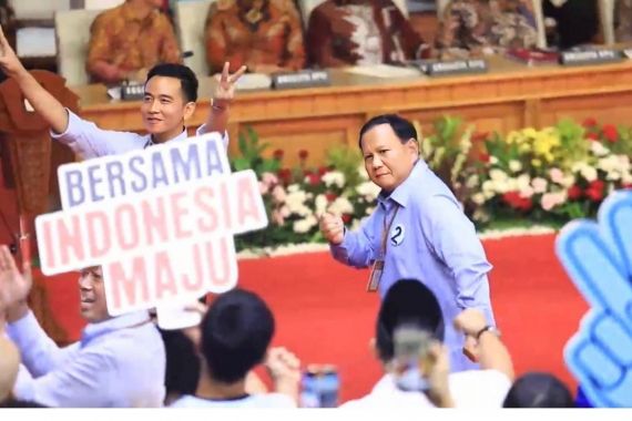 Megawati Tersenyum Lihat Prabowo Berjoget Penuh Semangat - JPNN.COM