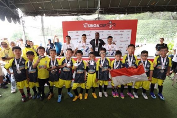 Tim Sepak Bola U-8 Indonesia Jadi Runner-up di Ajang Singa Cup 2023 - JPNN.COM