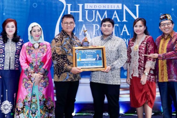 Jasa Raharja Dapat 2 Penghargaan dari Indonesia Human Capital Award 2023 - JPNN.COM
