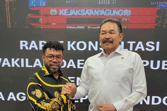 Cermati Kasus OTT di Sorong, Senator Filep Sampaikan 4 Hal Penting kepada Jaksa Agung - JPNN.COM