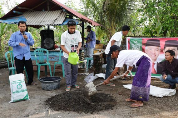 Dapat Pelatihan Pengolahan Pupuk Organik dari Pandawa Ganjar, Petani di Lombok Tengah Senang - JPNN.COM