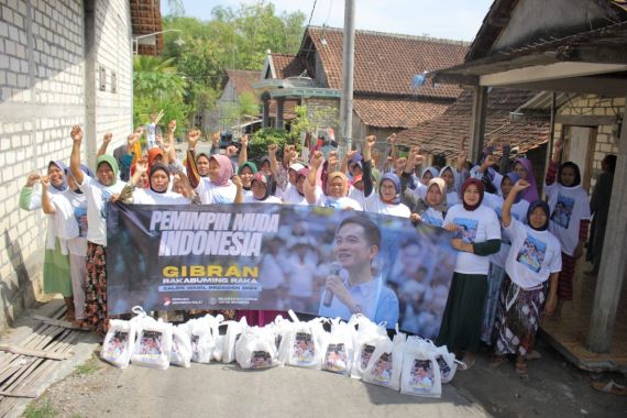Relawan Mas Gibran Gerilya di 3 Wilayah, Berbagi Sembako hingga Gelar Lomba Futsal - JPNN.COM