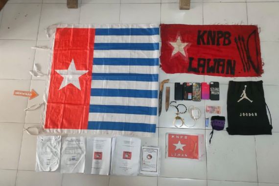 Markas KNPB Digeledah, Aparat Gabungan Sita Bendera Bintang Kejora - JPNN.COM