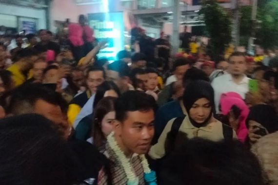 Gibran Dikerumuni Warga Medan di Acara CFD, TKN: Terima Kasih Atas Sambutan Hangatnya - JPNN.COM