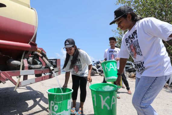 Warga Desa Tablolong Bersyukur Dapat Bantuan Air Bersih dari Pandawa Ganjar - JPNN.COM