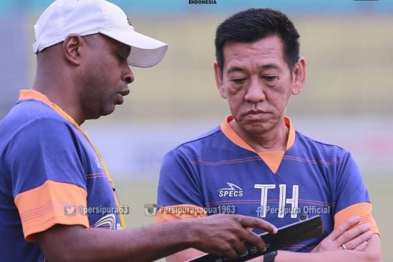 Persipura Terpuruk di Dasar Klasemen Liga 2, Pelatih Tony Ho Langsung Dipecat - JPNN.COM