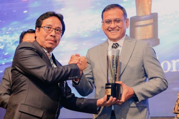 Pupuk Indonesia Raih Platinum SNI Award 2023, Siap Bersaing di Pasar Internasional - JPNN.COM