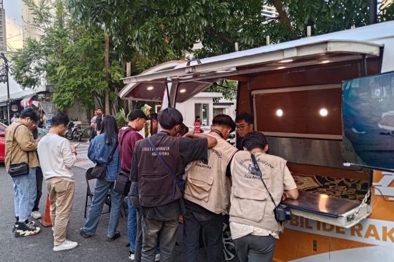 Ratusan Anak Muda di Bandung Sampaikan Aspirasi Melalui Mobil Ide Rakyat - JPNN.COM