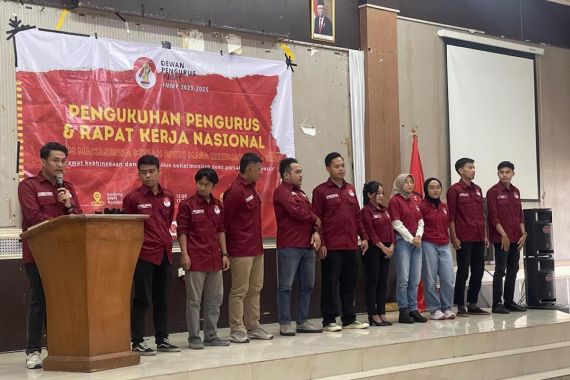 Forum Mahasiswa Merah Putih Desak Anwar Usman Mundur dari Hakim MK - JPNN.COM