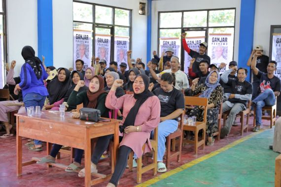 Warga Desa Pasirbaru Sukabumi Siap Menangkan Ganjar Pranowo-Mahfud MD - JPNN.COM