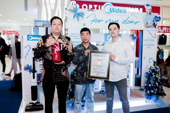 Midea Indonesia Raih Rekor Untuk Kegiatan Cuci 2000 AC Gratis - JPNN.COM