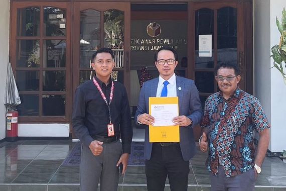 Tim Advokat LISAN Adukan Bupati Nabire ke Bawaslu - JPNN.COM