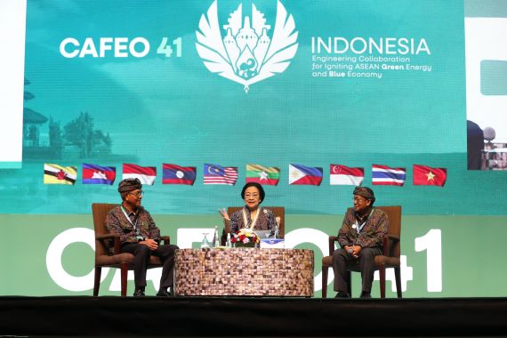 Megawati Terima Penghargaan dari Perhimpunan Insinyur Asean - JPNN.COM