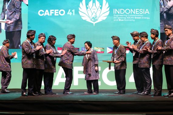 Megawati Sebut Insinyur Memberikan Manfaat Bagi Manusia - JPNN.COM