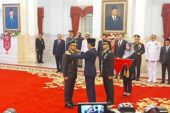Jokowi Melantik Jenderal Agus Subiyanto jadi Panglima TNI - JPNN.COM