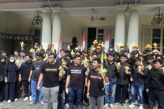 Singgung Putusan MK, Sejumlah Mahasiswa Deklarasikan Sumpah Pemuda 2.0 - JPNN.COM