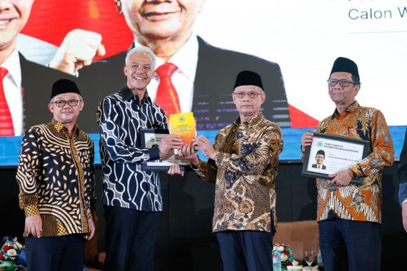 Ganjar & Mahfud Hadiri Dialog Muhammadiyah, Dipuji Pak Haedar, Dicandai Mas Mu’ti - JPNN.COM