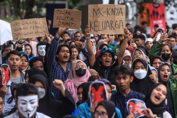 Mahasiswa dan Masyarakat Yogya Gelar Mimbar Demokrasi, Sepakat Tolak Politik Dinasti - JPNN.COM