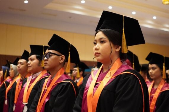 773 Wisudawan Universitas Bakrie Diharapkan Bisa Bersinergi untuk Indonesia - JPNN.COM