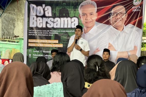 Santri Ganjar Berikan Tips Memulai UMKM Untuk Jemaah Majelis Taklim di Makassar - JPNN.COM