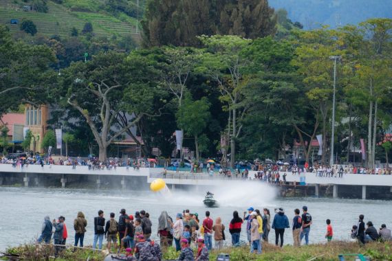 Pesta Rakyat Danau Toba & Aquabike Jetski World Championship di Samosir Sedot Puluhan Ribu Pengunjung - JPNN.COM