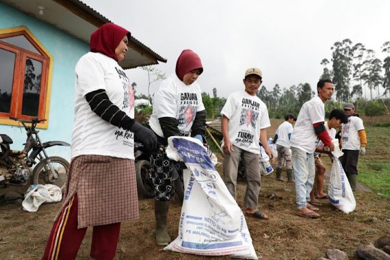 Sukarelawan Petebu Ganjar Bangun Embung Untuk Bantu Akses Air Warga di Garut - JPNN.COM