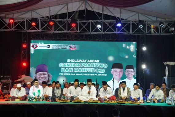 Sahabat Ganjar & Ribuan Warga Kota Tasikmalaya Mendoakan Kesuksesan Ganjar-Mahfud - JPNN.COM