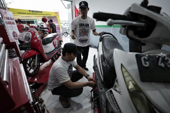 Pena Mas Ganjar Buka Layanan Servis Motor dan Ganti Oli Gratis di Tegal - JPNN.COM