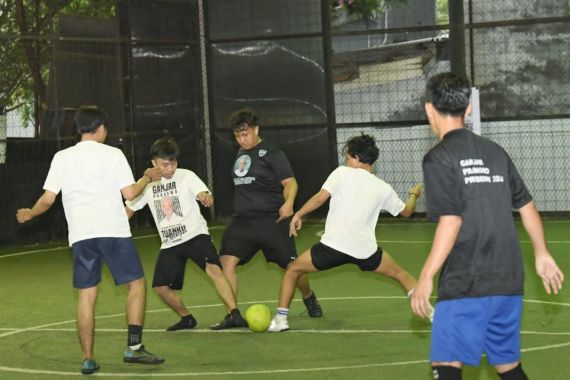 Anak Muda Tangsel Antusias Ikuti Fun Futsal yang Digelar Kowarteg Dukung Ganjar - JPNN.COM