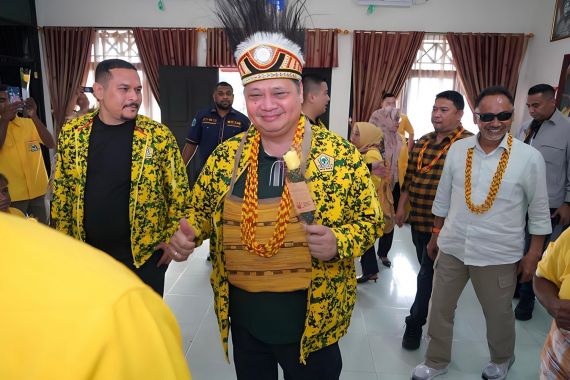 Airlangga Lantik Paulus Waterpauw Jadi Ketua DPD Golkar Papua Barat - JPNN.COM