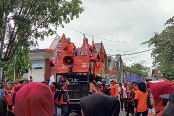 Demo Gubernur Sumsel, Gepbuk Tuntut Kenaikan UMP - JPNN.COM