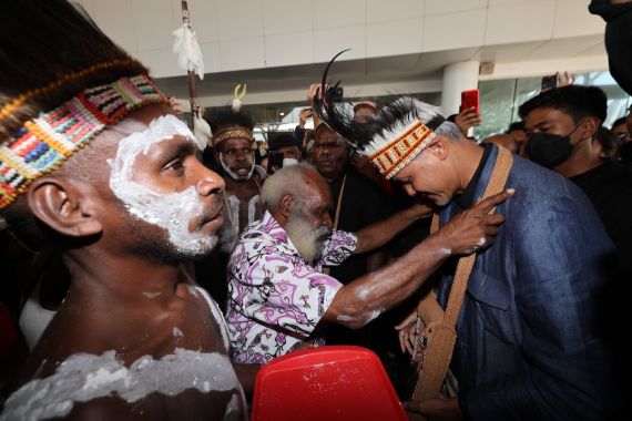 Hari Pertama Kampanye Pemilu 2024, Ganjar Disambut Meriah Warga Papua - JPNN.COM