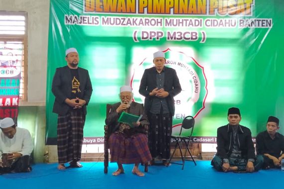 Hamdalah, Ulama Karismatik Banten Abuya Muhtadi Putuskan Dukung Ganjar-Mahfud - JPNN.COM