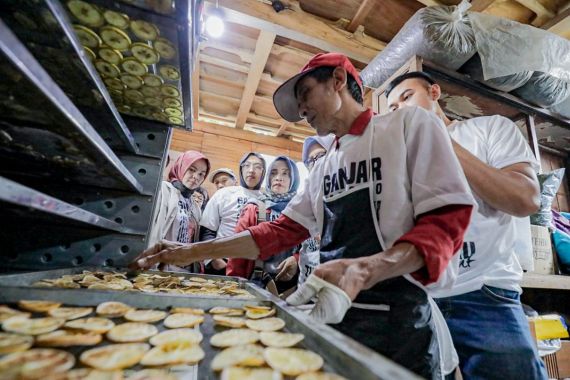 Bantu Warga Bandung Barat Majukan Produk Lemon Kering, Ganjar Sejati Gelar Pelatihan - JPNN.COM