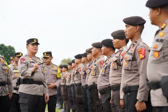 Irjen Iqbal Mengecek Langsung Kesiapan Pasukan Pengamanan Pemilu 2024, Lihat - JPNN.COM