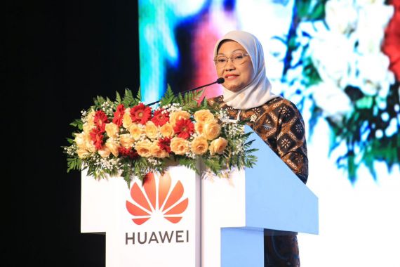 Menaker Ida Fauziyah Puji Kontribusi Huawei Menyerap 2 Ribu Pekerja Indonesia - JPNN.COM