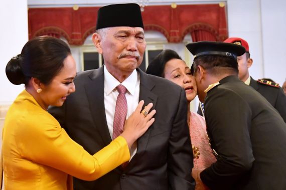 Luhut Tinggalkan Singapura Melihat Jenderal Maruli Dilantik Jadi Kasad, Sampai Menangis - JPNN.COM