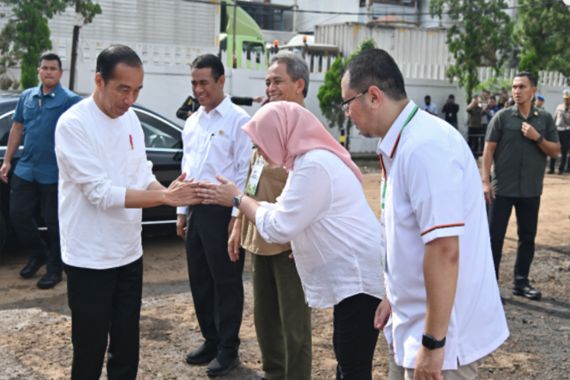 Dukung Gerakan Atasi Perubahan Iklim, Presiden Jokowi Pimpin Penanaman Pohon di JIEP - JPNN.COM