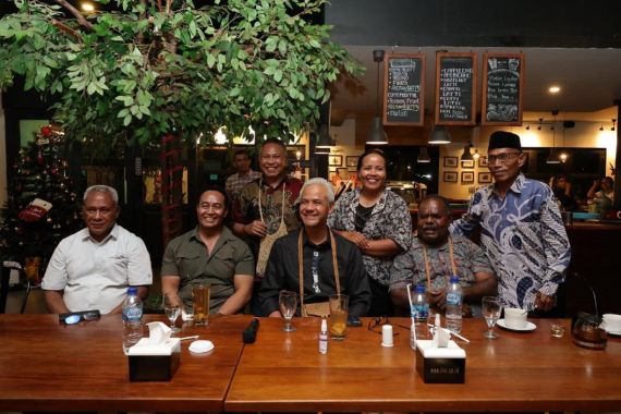 Ganjar Bincang Toleransi Bersama Tokoh Agama Merauke Ditemani Jahe Madu - JPNN.COM