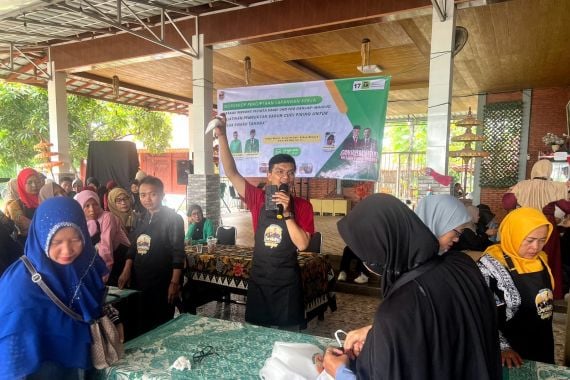 Gerbong Pencinta Sandi For Ganjar-Mahfud Gelar Pelatihan Pembuatan Sabun di Kendal - JPNN.COM