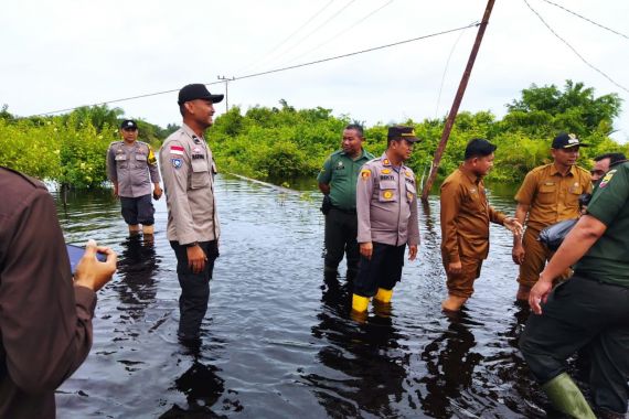 Banjir Melanda Riau, Irjen Iqbal Perintahkan Jajarannya Segera Menolong Rakyat - JPNN.COM