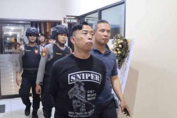 Lihat Tuh Tampang Pelaku Penyerangan Kantor Satpol PP Denpasar, Kausnya Sniper - JPNN.COM